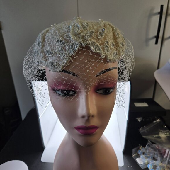 White Vintage hat - Picture 7 of 8